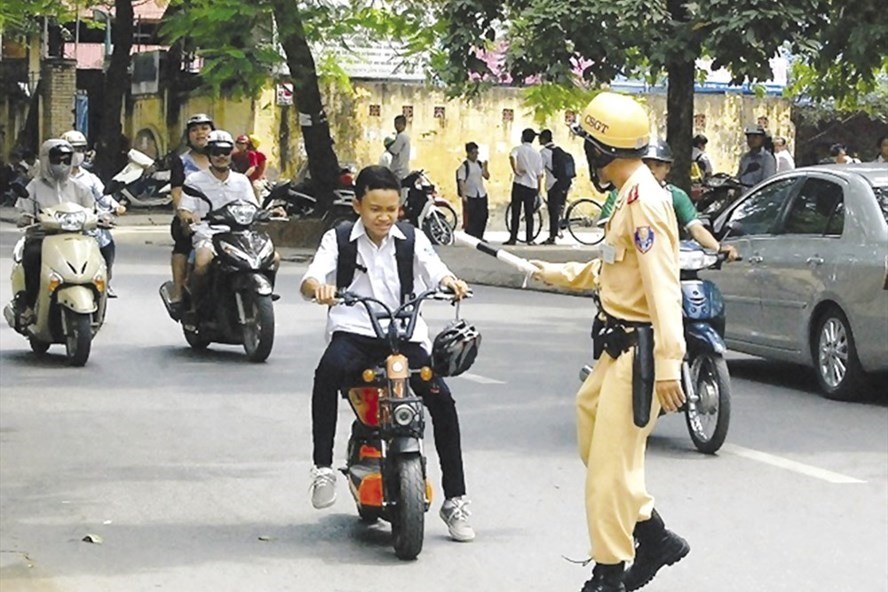 Đi Xe Đạp Điện Có Phải Đội Mũ Bảo Hiểm Không? Quy Định Cần Nắm